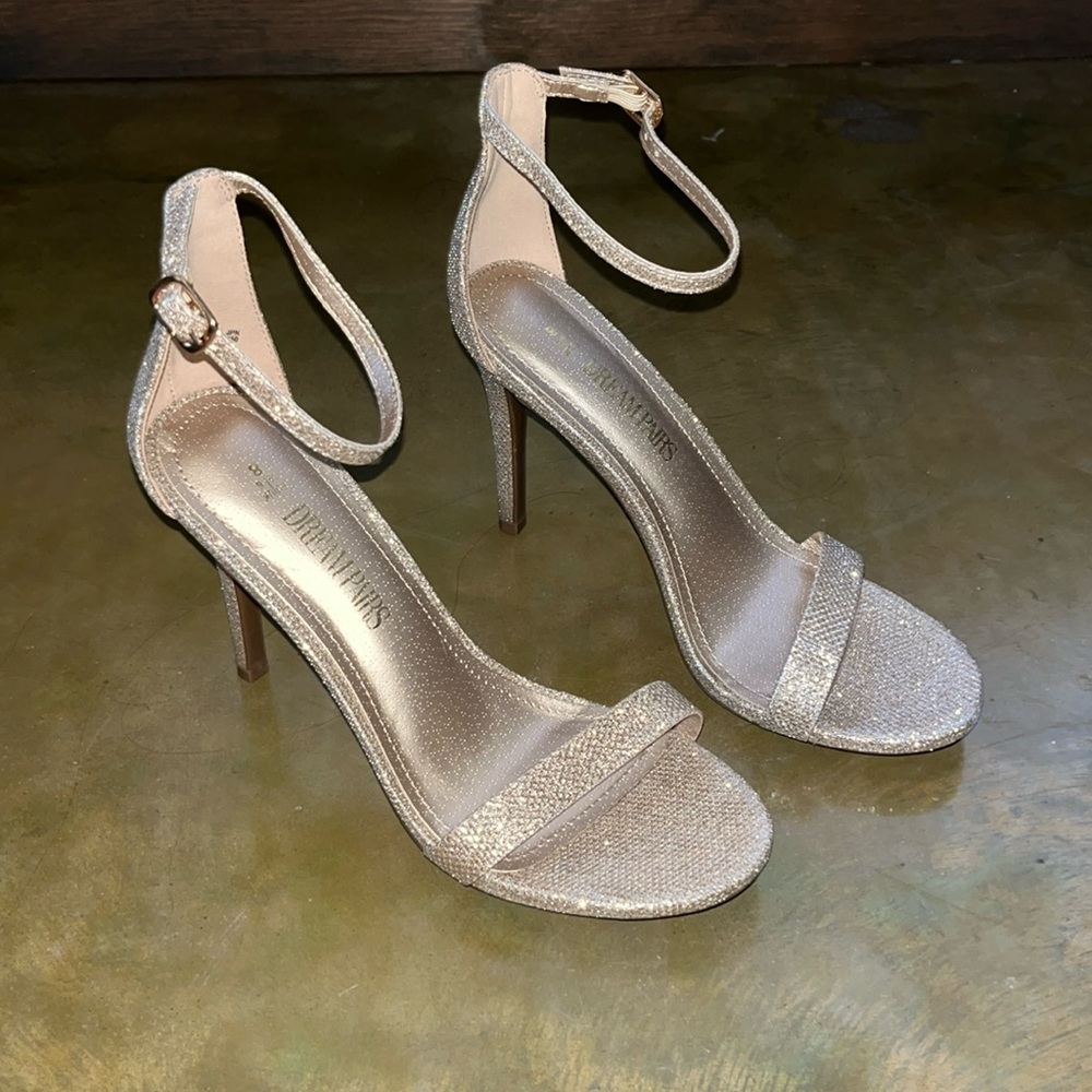 DILLARDS gold sparkly high heels